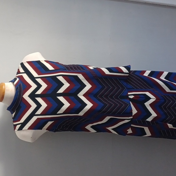 Tristan 2 piece sleeveless top and skirt Size 4 - Picture 2 of 16